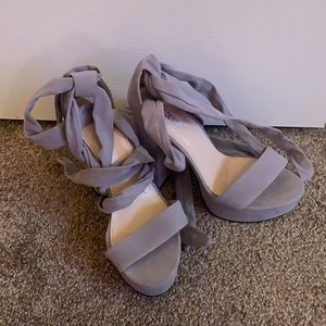 READ DESCRIPTION Platform heels